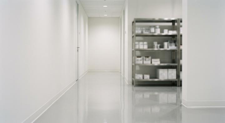 Sterile and organized cleanroom corridor conveying clinical grade compliance